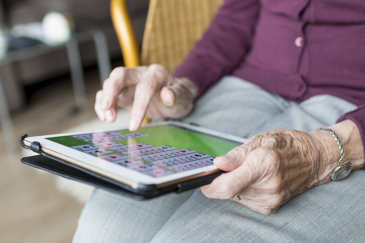 6 Reasons Why Seniors Should Learn Technology